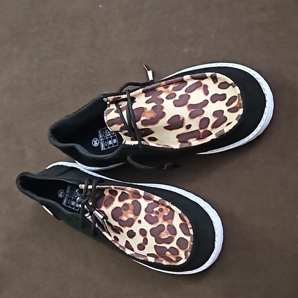 Women Leopard Pattern Casual Shoes - Picture 8 of 9